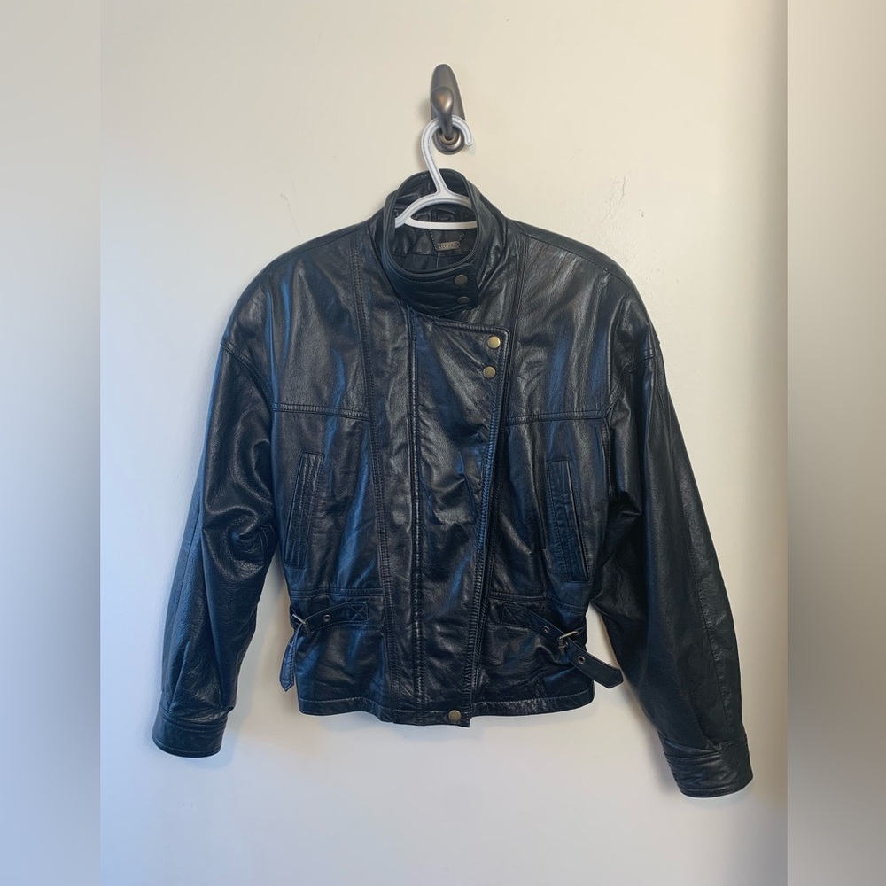 Danier Women’s Black Leather Motorcycle Jacket, Pockets, Adjustable Waist - Picture 3 of 17